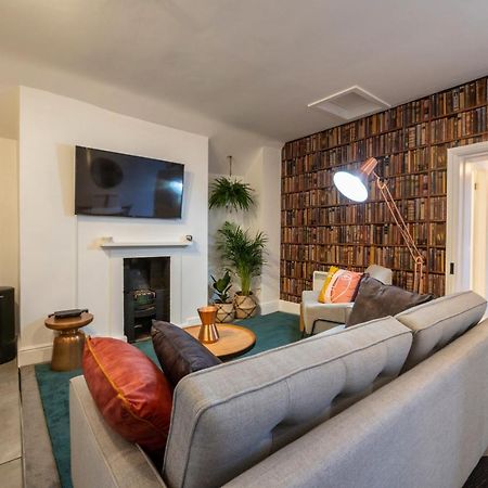 Contemporary Apartment On The Historic Rows Честер Экстерьер фото