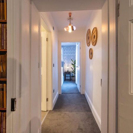 Contemporary Apartment On The Historic Rows Честер Экстерьер фото