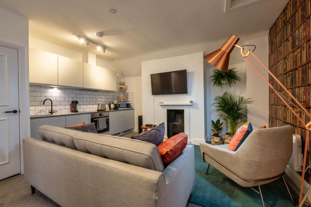 Contemporary Apartment On The Historic Rows Честер Экстерьер фото